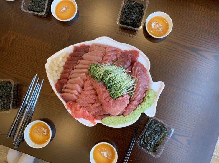  노량진 수산시장 : 참치 회, 대게 배 터지게 먹기 + 가격 !
