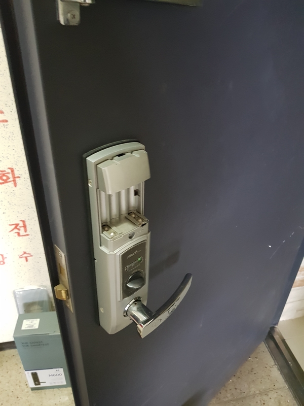  경남 사천 리가 아파트 도어락 고장,사천 아파트 도어락 고장, 사천 도어락 설치, 사천 리가 아파트 도어락 설치, 사천 first plus 도어락 고장 및 잠김