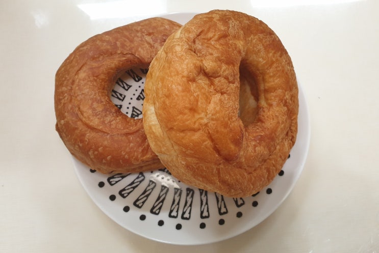  여수이모가 먹어보라고  보내준 여수키스링빵 맛있네요~