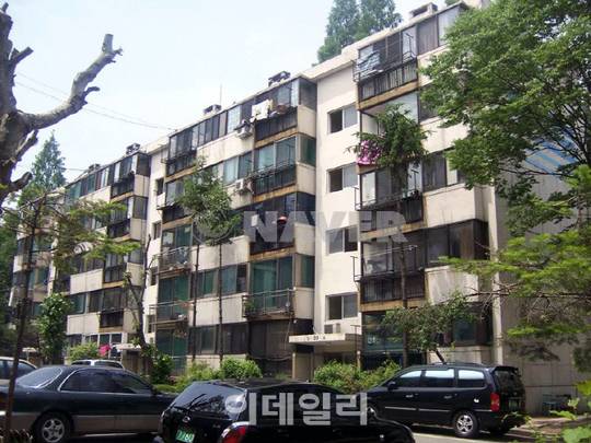 '재건축 탄력' 서울 방배신동아아파트, 남측 도로 좁아진다