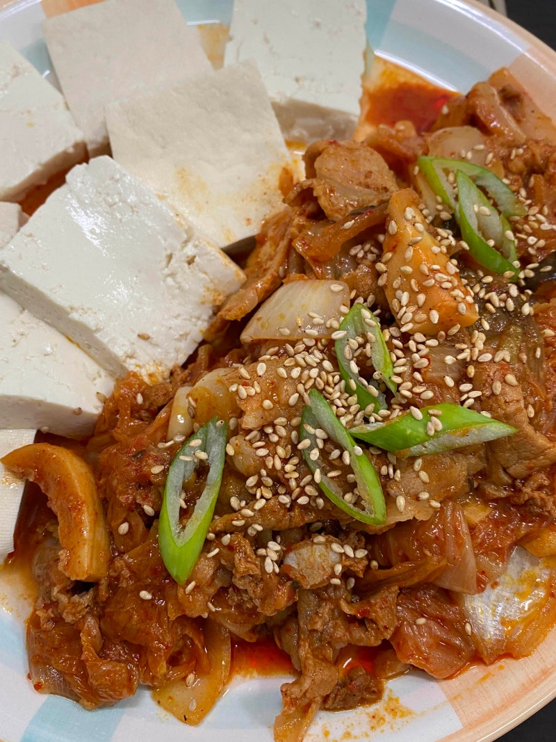 집에서 간단한 요리 : 냉동삼겹살 두부김치 두루치기 JMT 맛있어~