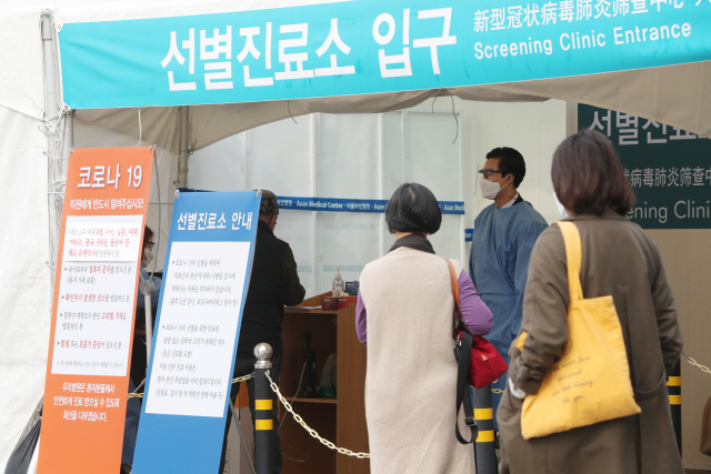 코로나 검사비 실손보험 보장 여부, 아직도 논란 빚는 까닭은