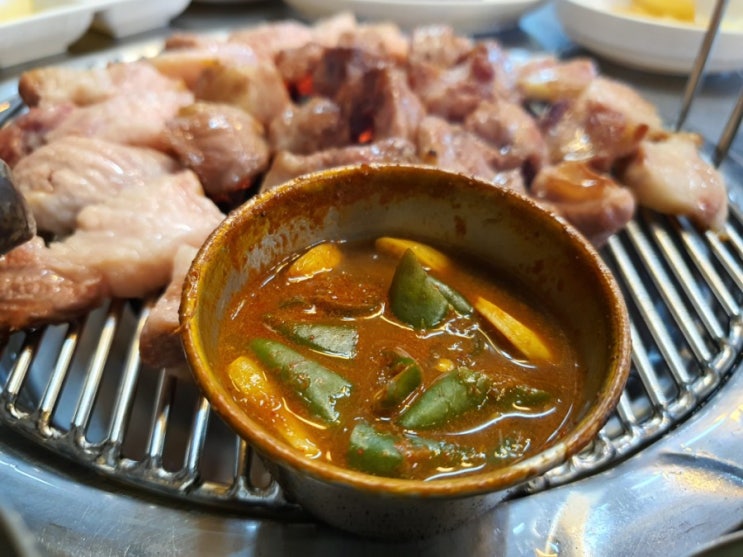  제주 돈사돈 중문점 가족식사 편안하고 친절한 근고기집 중문 핑크벚꽃길