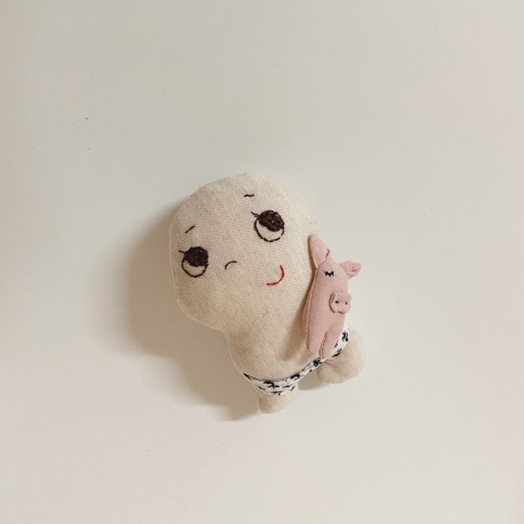  작아진 아가옷으로 인형만들기 