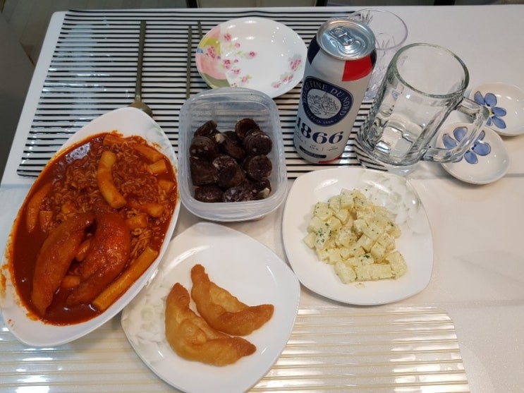 주말 휴일 식사는 포장으로 2탄 / 신전 떡볶이 / 순대 / 튀김 만두 구매 / 테이크 아웃 / 집에서 맛있는 외식하기 2 주말 휴일 식사는 포장으로 2탄 / 신전 떡볶이 / 순대 / 튀김 만두 구매 / 테이크 아웃 / 집에서 맛있는 외식하기 2