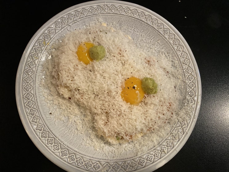  이태원 브런치 맛집 추천 : 살모니스트 - 연어에그베네딕트, 전복밥, 오징어먹물파스타