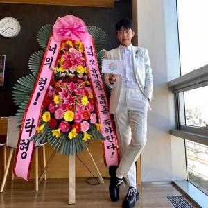  임영웅, 신곡 무대 전 꽃화환 인증 “너의 형 탁형”…트롯형제 케미 #임영웅 #영탁 #미스터트롯 #쇼음악중심