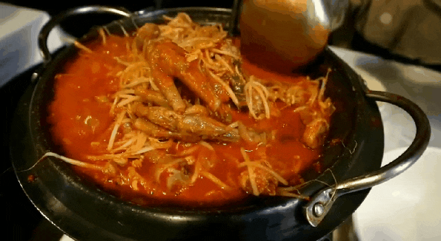  이영자 닭발 맛집은 무조건 맛있을까?, 홍미닭발 신사점 (Feat. 내 돈 주고 하는 리얼리뷰)