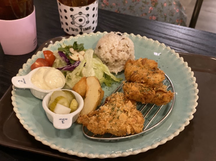  나만 알고 싶은 둔산동카페 맛집 /브런치카페 / 북카페 잇츠타임