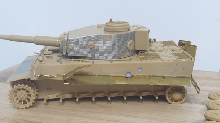  [02 조립] 아카데미 페르만 전투단 타이거 1 Academy Gruppe Fehrmann Tiger 1
