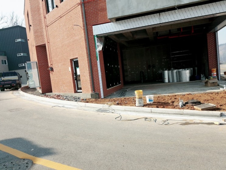  간만에 올리는 경계석 커팅 작업사진 입니다.