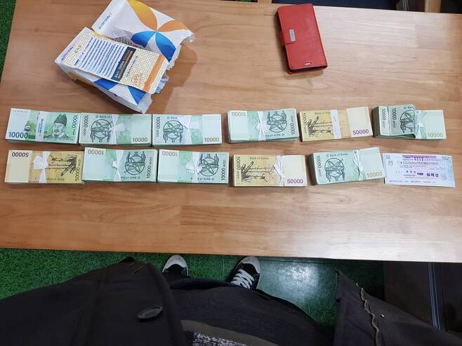 비번날은행보이스피싱막은형사ᆢ노후자금3천만 비번날은행보이스피싱막은형사ᆢ노후자금3천만