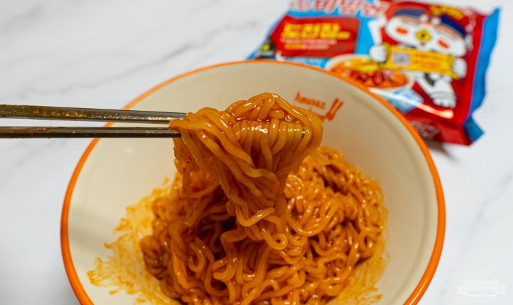  삼양 도전 불닭비빔면! 이거 완전 매운맛 끝판왕이네~