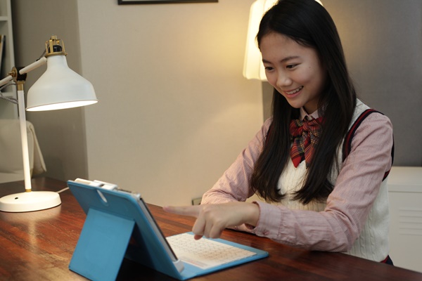 원격수업 접속 지연 사라졌으나… 수업 켜놓은 채 게임도 원격수업 접속 지연 사라졌으나… 수업 켜놓은 채 게임도