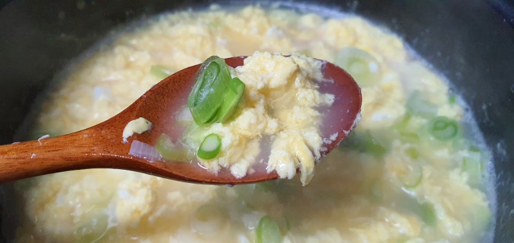 계란찜이 어려우면 계란국은 초간단 요리랍니다.