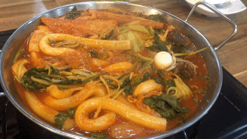  다양한 종류의 떡볶이 불당동 청년다방 천안모다펜타포트점 / 천안식후감