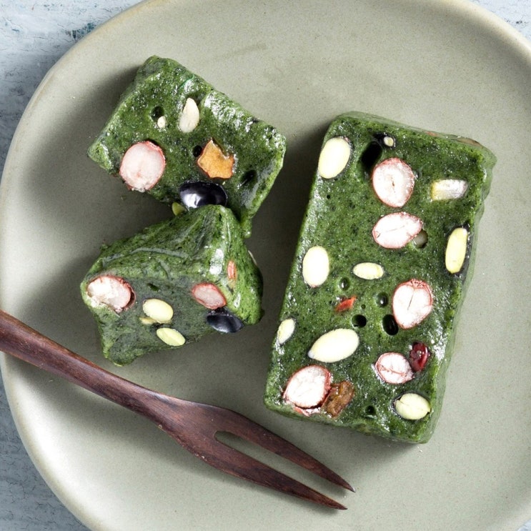 꼭 필요한 수리취떡 - 강원도정선 산마을잔치 수리취 영양떡세트(500g  (With ‘이웃집 소식)