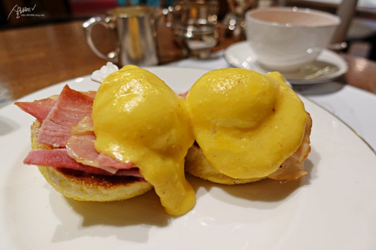 런던 여행 맛집 | 킹스크로스역 아침식사 포트넘 앤 메이슨 브런치 에그베네딕트