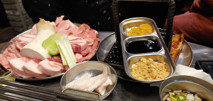  부산시청맛집 스페샬돼지..돼지부속구이 전문점