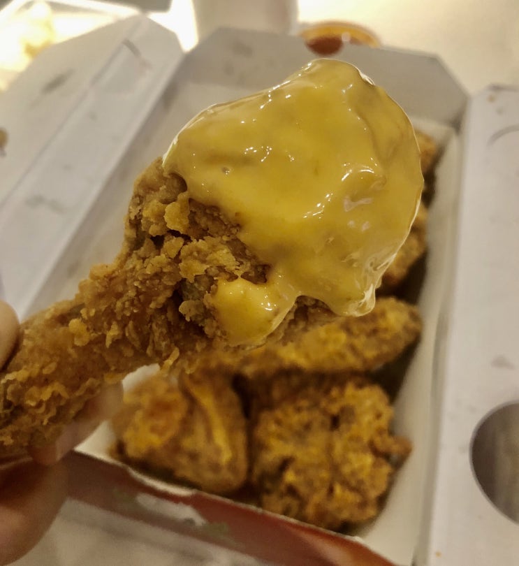  치킨매니아 핫마요 달달덕복희 인생소스 만났다