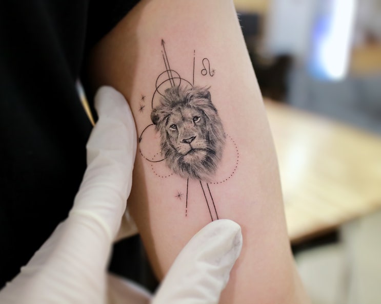  사자자리, 사자 기하학 타투 작업 Lion tattoo, Constellation TATTOO _  타투 발색 연고 후기 "혜화타투, 대학로 타투샵, 성신여대, 노원"