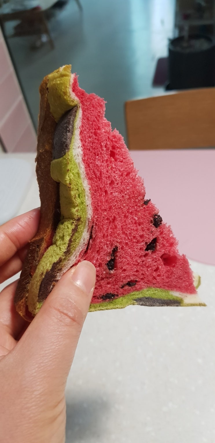 [수박식빵]김경오수박식빵!색다른식빵!수박식빵샀어요!따순기미수박식빵