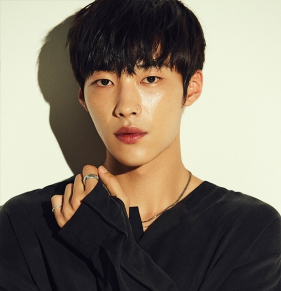  [우도환] 나이/키/더킹/문가영/열애/조이/구해줘/옥택연/몸/장발/사진/인스타