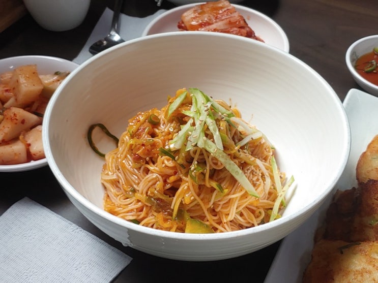  강남 대가, 비빔국수가 끝내주는 만두전문점 솔직후기