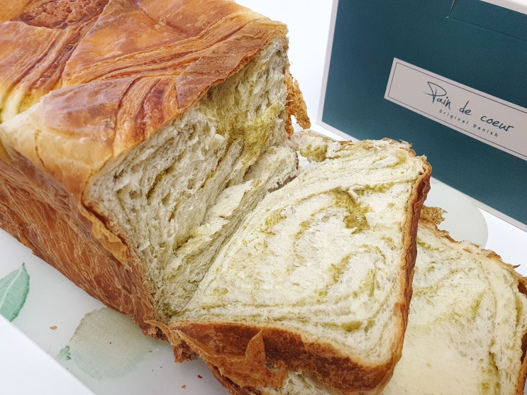  팡드켜흐 데니쉬 식빵 모아띠에 딸기베리 + 녹차 세상에나 너무 맛있다!