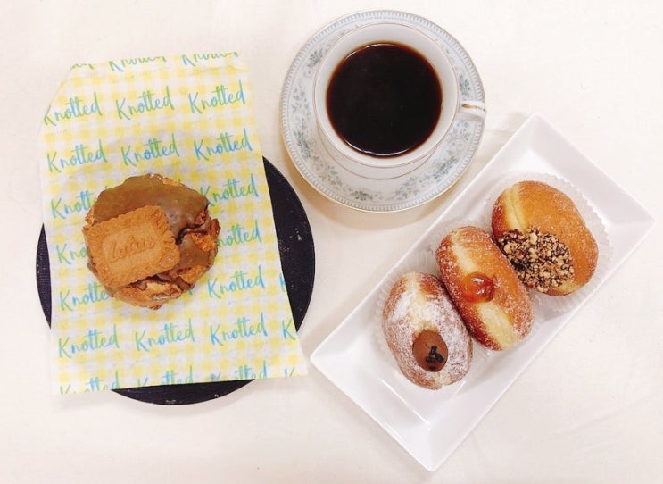  Cafe Knotted 까페 노티드 안국점 : 도넛 맛집, 평일도 사람 많음 주의