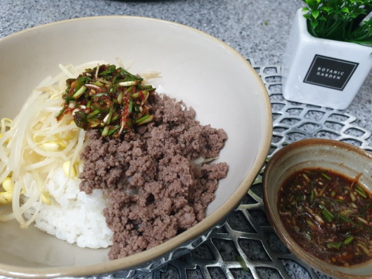  한끼요리로 딱 좋은 "소고기콩나물비빔밥과 달래양념장 만드는 법"