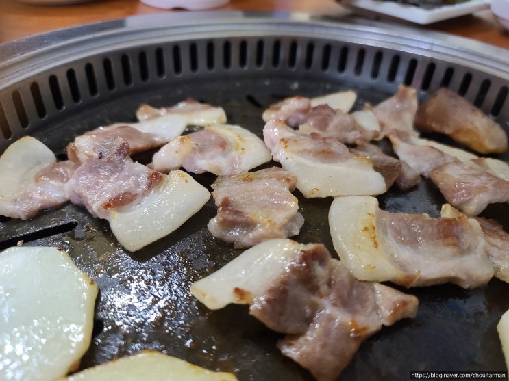  부전동 맛집 뭐고이기 - 식감의 재미, 뒷통구이와 돼지뽈살