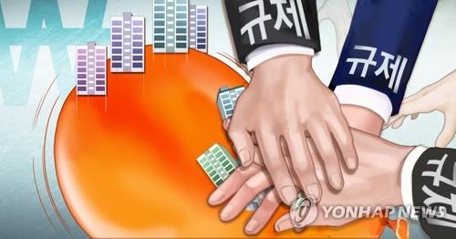마트 이어 스타필드·롯데월드몰도 '의무휴업' 족쇄?...유통가 '초긴장' 마트 이어 스타필드·롯데월드몰도 '의무휴업' 족쇄?...유통가 '초긴장'