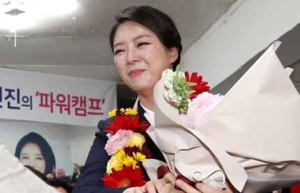 배현진, 최재성 꺾고 국회 입성 “국민 대변인 될 것” 배현진, 최재성 꺾고 국회 입성 “국민 대변인 될 것”