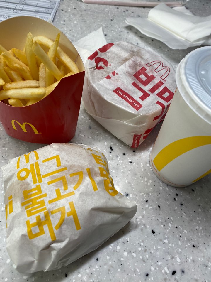 맥도날드가 돌아왔다!? 제가한번 먹어보겠습니다