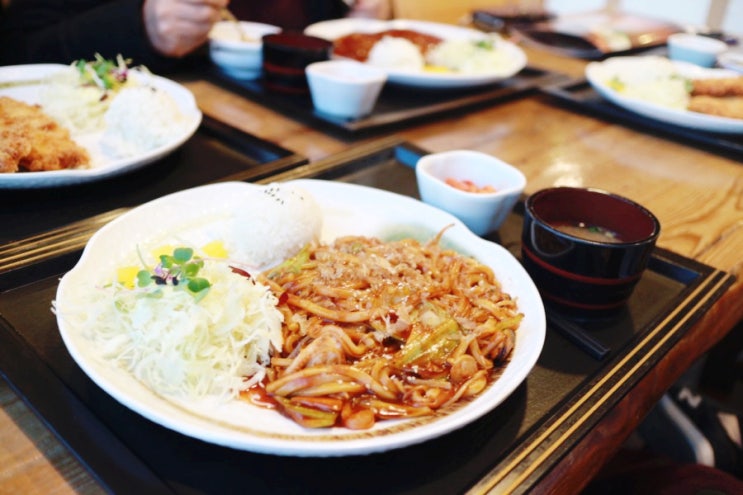  서현맛집 산책로와 동물이있는 돈까스하우스 좋네요