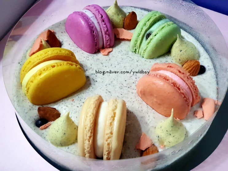  [카카오톡 선물하기] 프리미엄 베이커리 'MONMIEL 마카롱 케익' 선물받았어요>_<