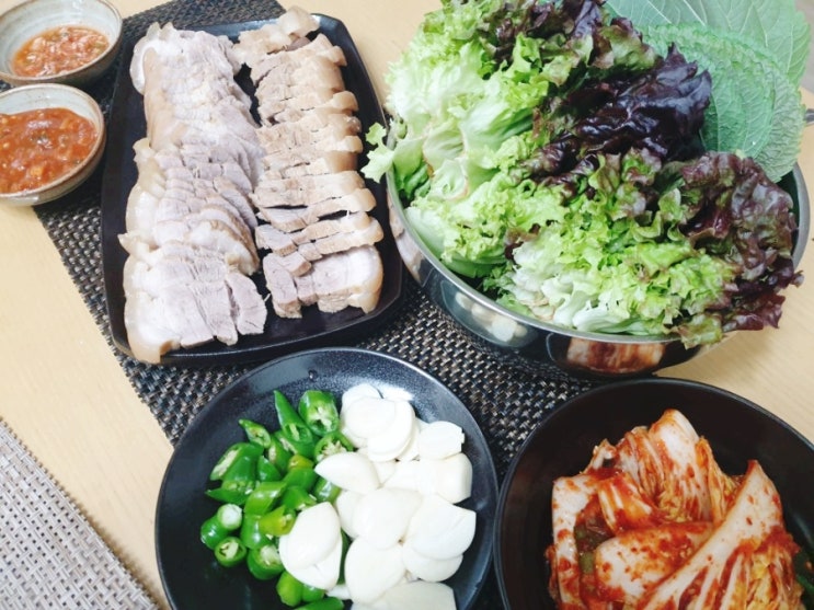  입에서 살살 녹는 돼지보쌈, 수육 맛있게 삶는법(feat. 새우젓양념장)