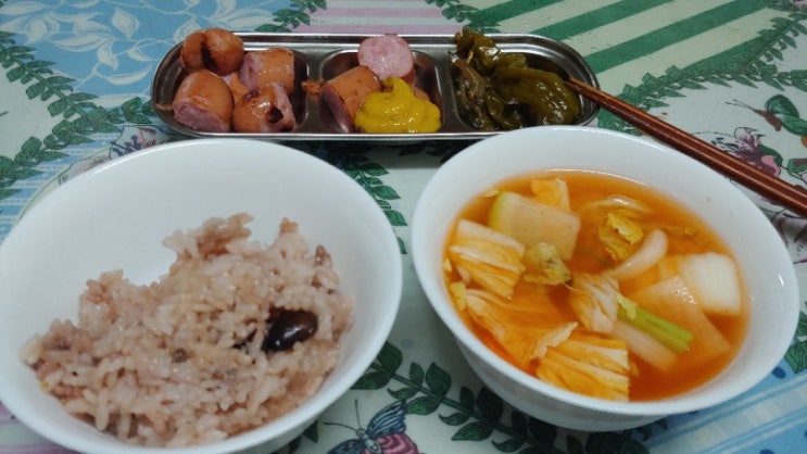  [조식] 소세지 / 딸기앙모스 / 7시간을 자라고...