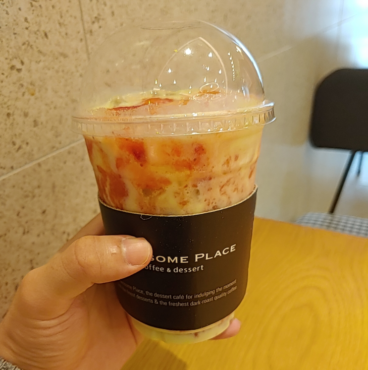  투썸플레이스  스트로베리 아보카도 라떼, 스트로베리 피치 프라페