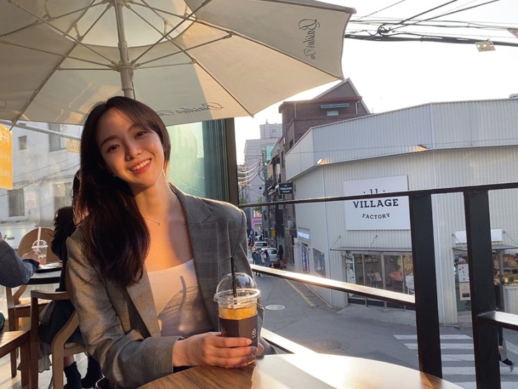  [ 카페 베질루르 ] 봄 날씨 즐기기 좋은 가로수길 루프탑에서 만족스러운 데이트 :)