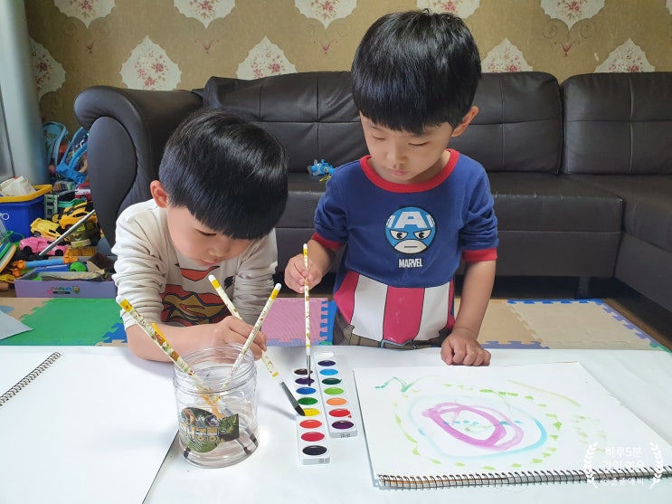  오늘의 집콕 놀이. 그림 그리기가 가성비 최고죠 ( 준준bro~)