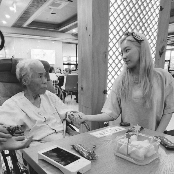 소녀시대 태연 할머니 별세 , 인스타에 올린 할머니와 사진에 팬들 위로