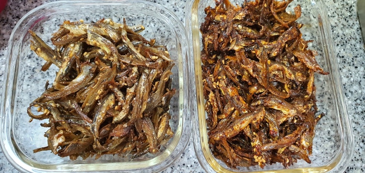  단짠 or 매콤 : 간장멸치볶음과 고추가루멸치볶음