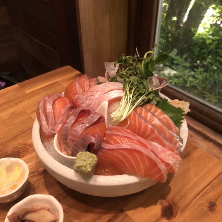  수영술집 그집뱃살 연어맛집이네
