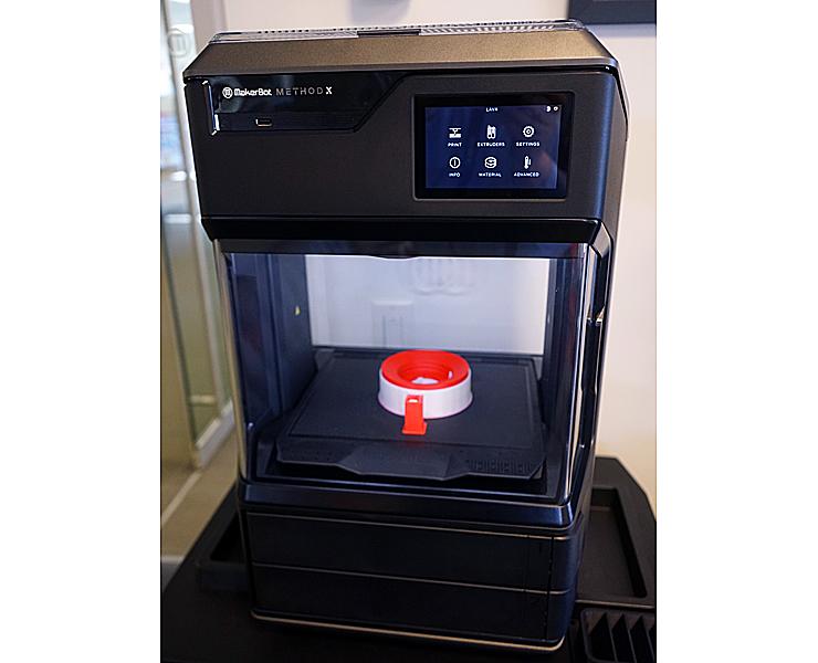 메이커봇(MakerBot), ABS필라멘트를 이용한 전문 데스크탑 3D프린터 메소드 X(Method X)
