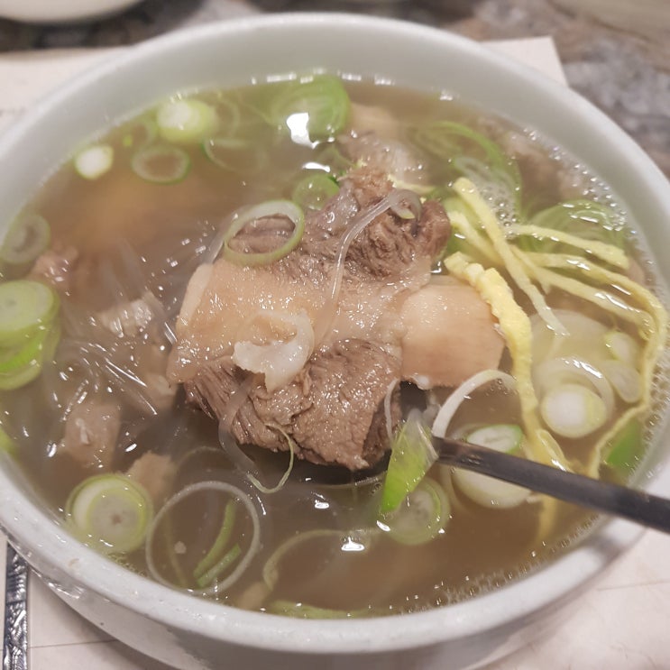 압구정맛집 삼원가든 갈비탕과 냉면 맛있어요.