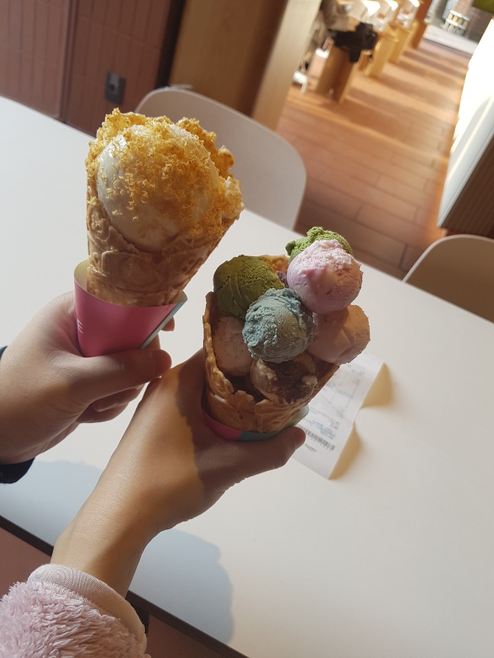 배스킨라빈스 압구정 카페 (텐미니, 브라운치즈 와플 아이스크림)