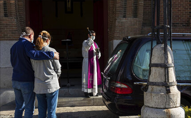 장례식 못 가게 막고 공동묘지 폐쇄하고…유럽의 코로나 대응법