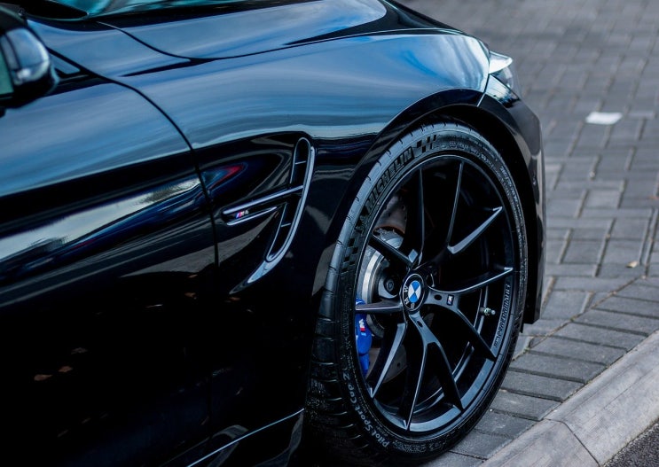  BMW M4 CS